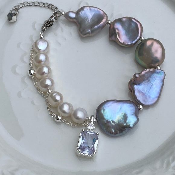 B59-Handmade High Quality Petal Pearl And White Bracelet - Picture 9 of 10